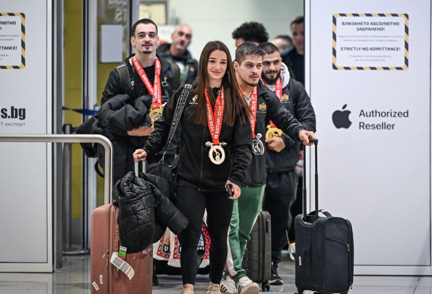 Ангел Русев и Бояна Костадинова се завърнаха у нас след1