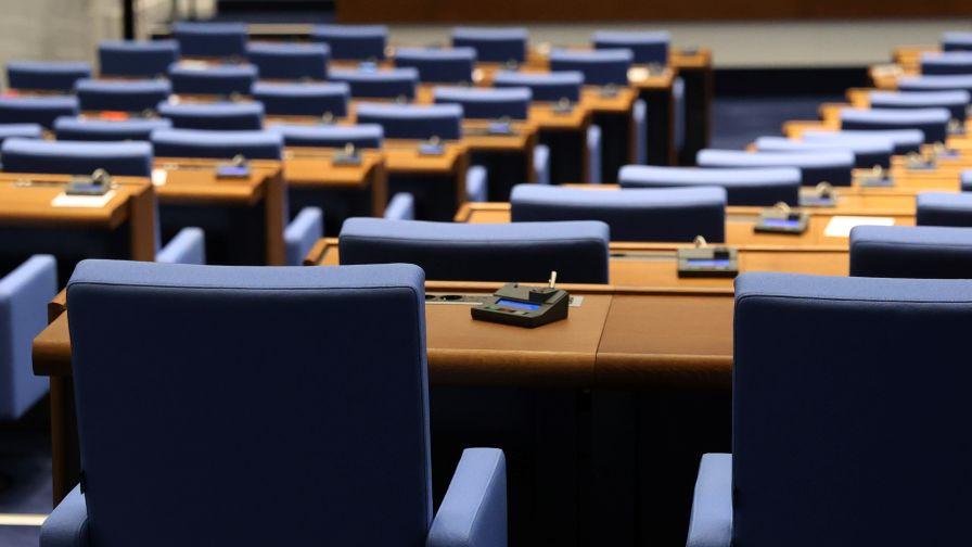 Избраните от две листи депутати, решават от коя да влязат в в 52-рото НС