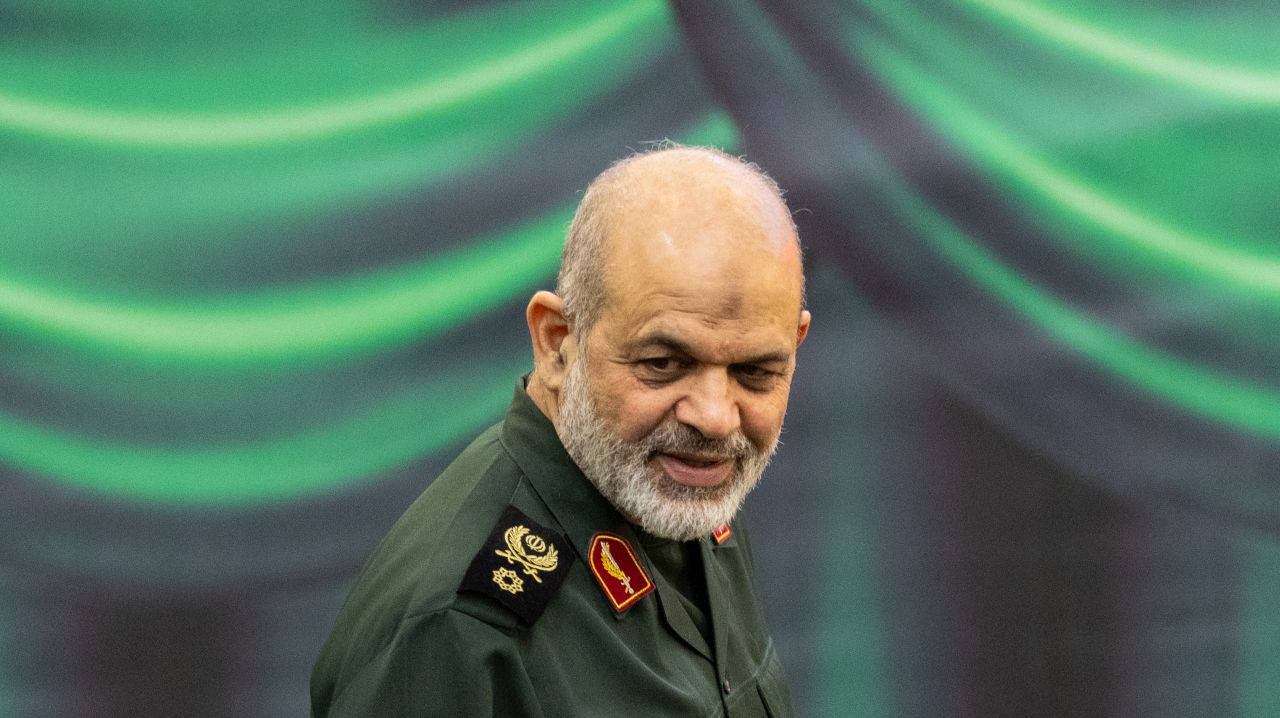 Запознайте се с Ахмад Вахиди, генералът в сянка, който реално управлява Иран — и най-голямата пречка за мира пред Тръмп