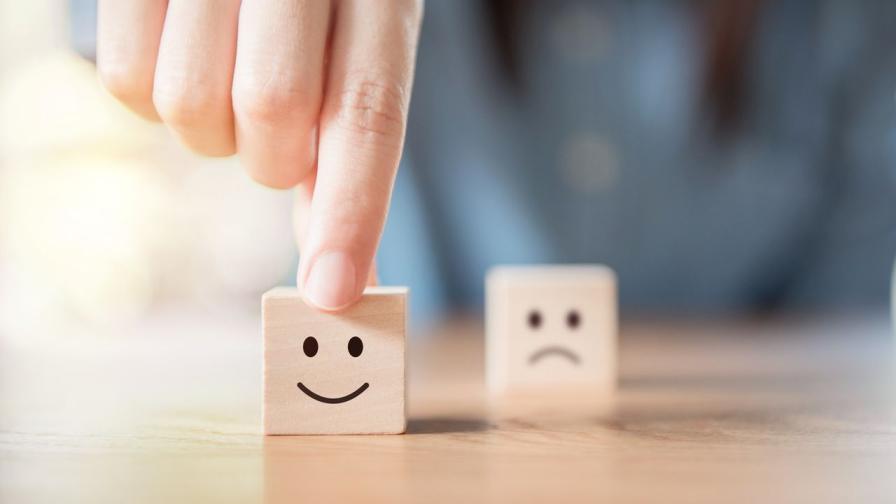 Токсична позитивност: Опасно ли е да потискаме негативните емоции в името на усмивката
