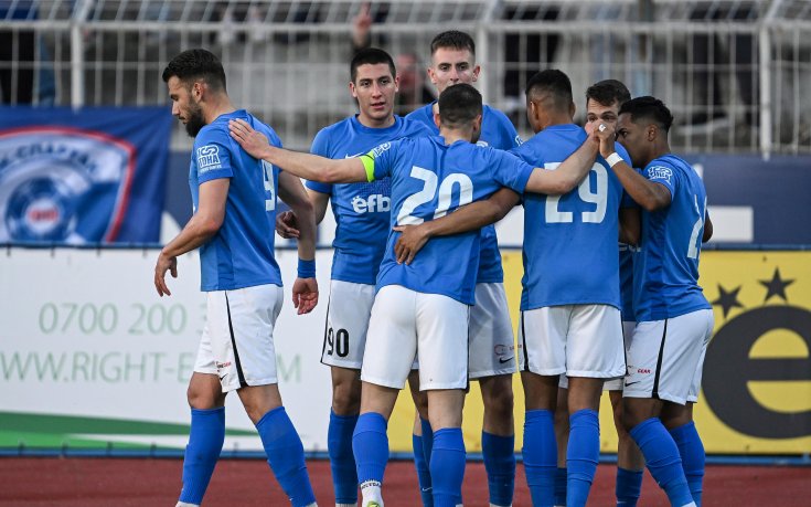 Спартак Варна излиза срещу Ботев Враца със специални фланелки в памет на Васко Боев