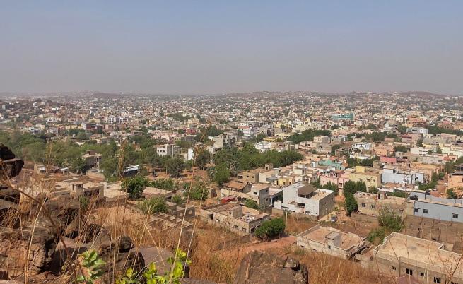 Мали под обстрел: Координирани атаки разтърсват столицата Бамако