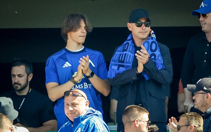 Новият собственик на Левски ще гледа дербито със сина си