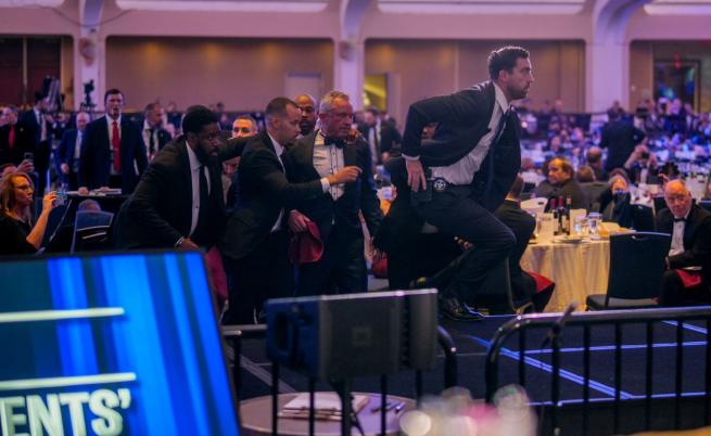 „Изглеждаше доста зловещо“: 31-годишен учител от Калифорния е стрелецът, опитал да убие Доналд Тръмп на вечерята на кореспондентите