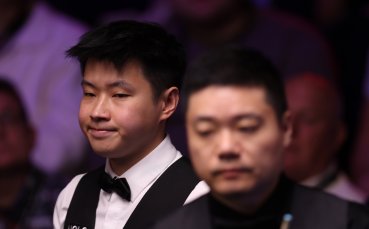 Световният шампион взе китайското дерби и е на 1/8-финал в „Крусибъл“