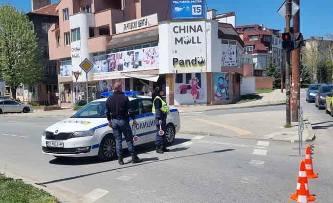 Блъснат отзад автомобил удари майка и и дете в Ямбол