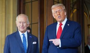 С чай, мед, сладкиши и целувки стартира визитата на крал Чарлз Трети и Камила в САЩ