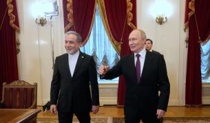<p>Техеран и Москва демонстрират силен съюз</p>