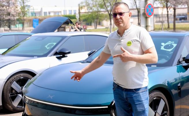 Не само че нашата медия бе единствената, разходила се в централата и заводите на Xpeng, но имахме възможността първи да тестваме модела Р7, за което ще разкажем подробно.