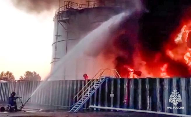 Украйна удари петролна рафинерия в Русия, Москва oтвърна с атаки