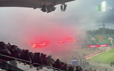Факли и димки от феновете на ЦСКА