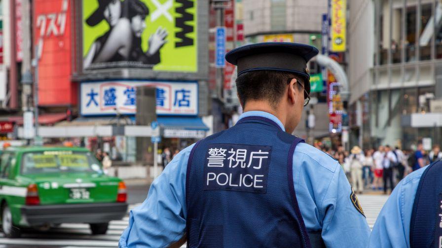 Въоръжен с чук мъж рани петима души в Токио