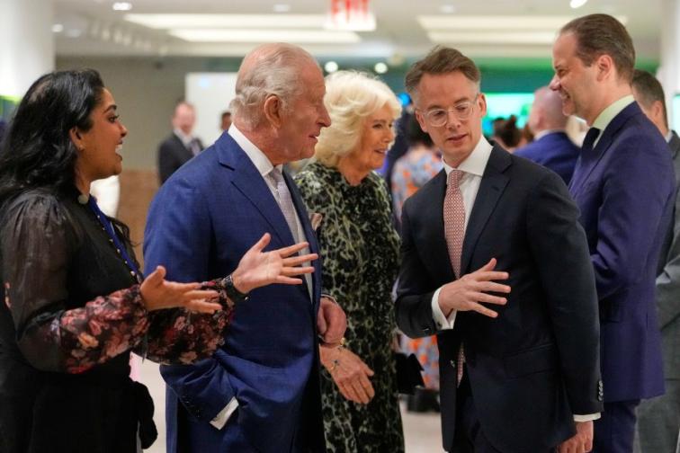 Крал Чарлз III и кралица Камила започнаха посещението си в