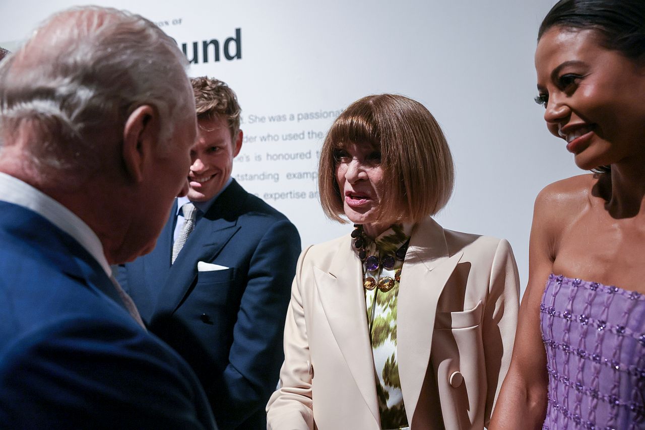 <p>Кралят и кралицата приветстваха някои от най-известните лица в света на благотворителна гала в Ню Йорк, докато тяхното изключително успешно кралско турне в САЩ продължава. Ана Уинтур, Катрин Дженкинс, Карли Клос, Нина Добрев и Лайнъл Ричи бяха сред известните поддръжници на &bdquo;Тръстът на краля&ldquo;</p>