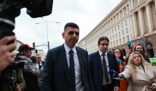 “Демократична България” внесе законопроект за сваляне на охраната на Борисов и Пеевски