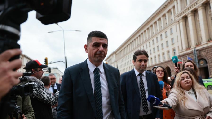 “Демократична България” внесе законопроект за сваляне на охраната на Борисов и Пеевски