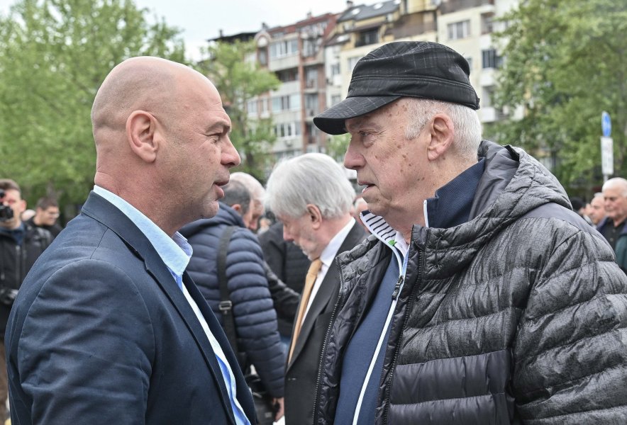 Откриха паметника на Динко Дерменджиев пред стадион Христо Ботев1