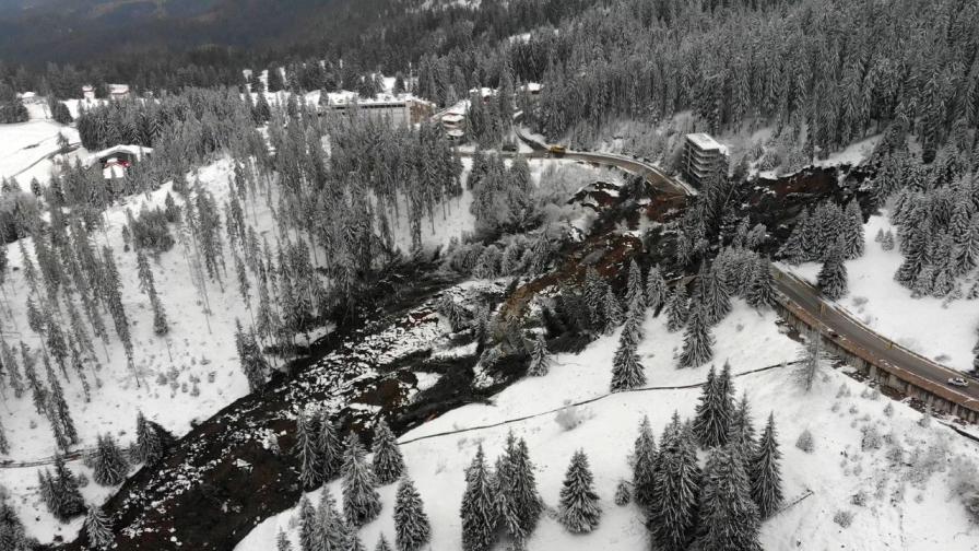 <p>Свлачището край Пампорово остава активно&nbsp;(ОБЗОР)</p>