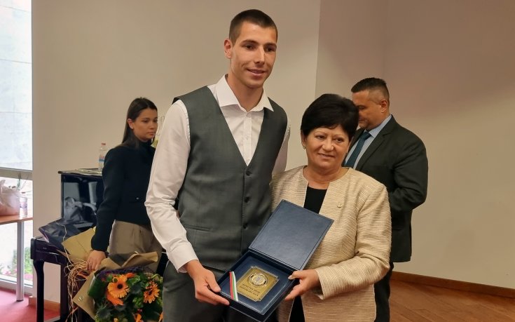 Торта с дължина 8.31 м посрещна Саръбоюков в Харманли (снимка)