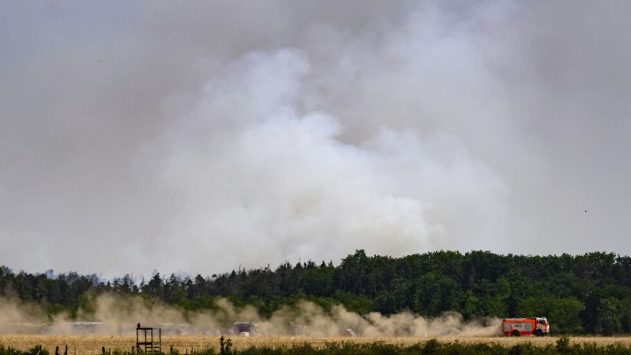 Опасни боеприпаси горят в природен резерват край Берлин, огънят е извън контрол