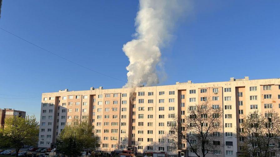 Пожар пламна в жилищен блок в Перник, открито е тяло