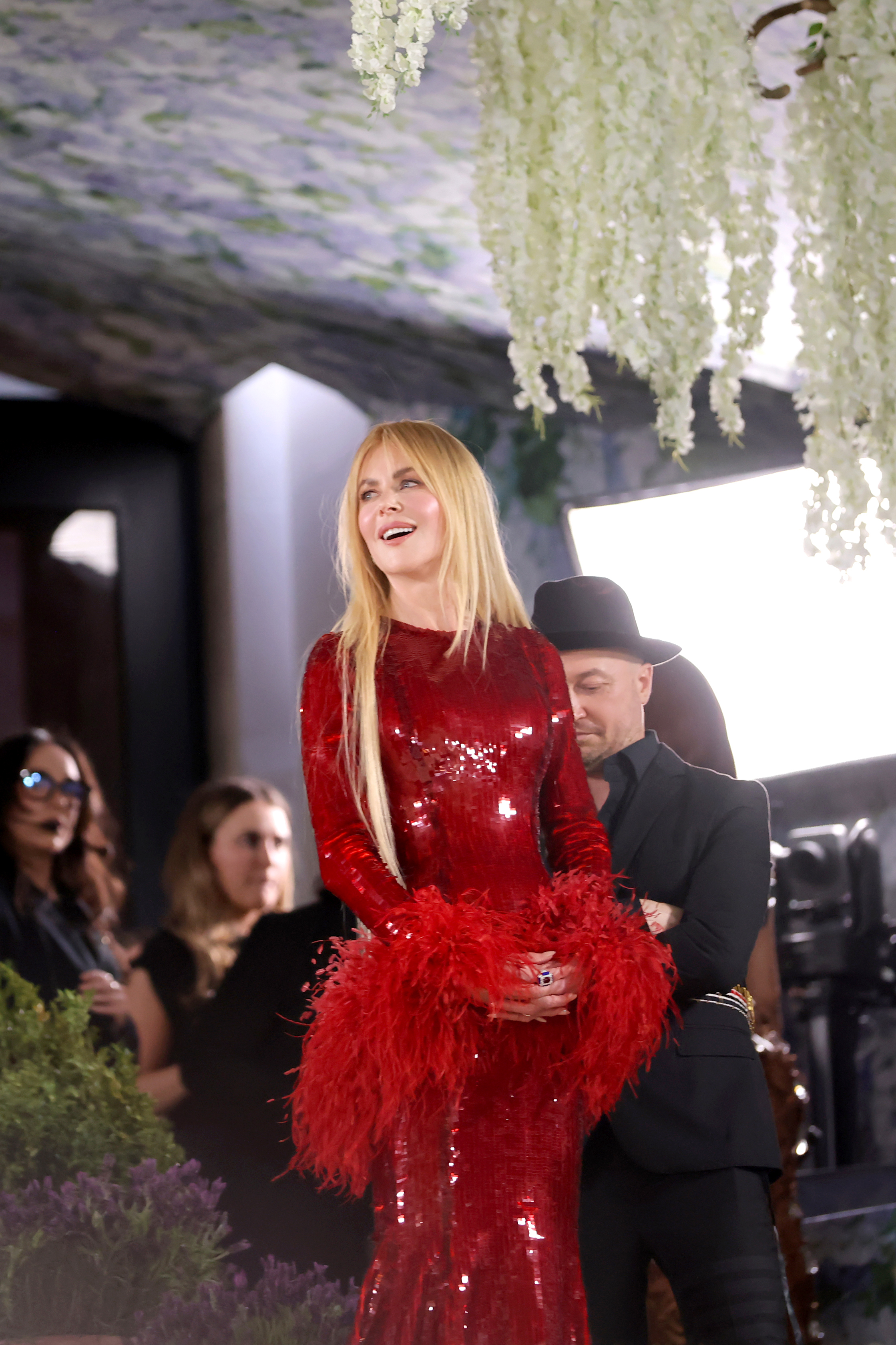 <p>Никол Кидман блести в червено на Met Gala 2026.</p>