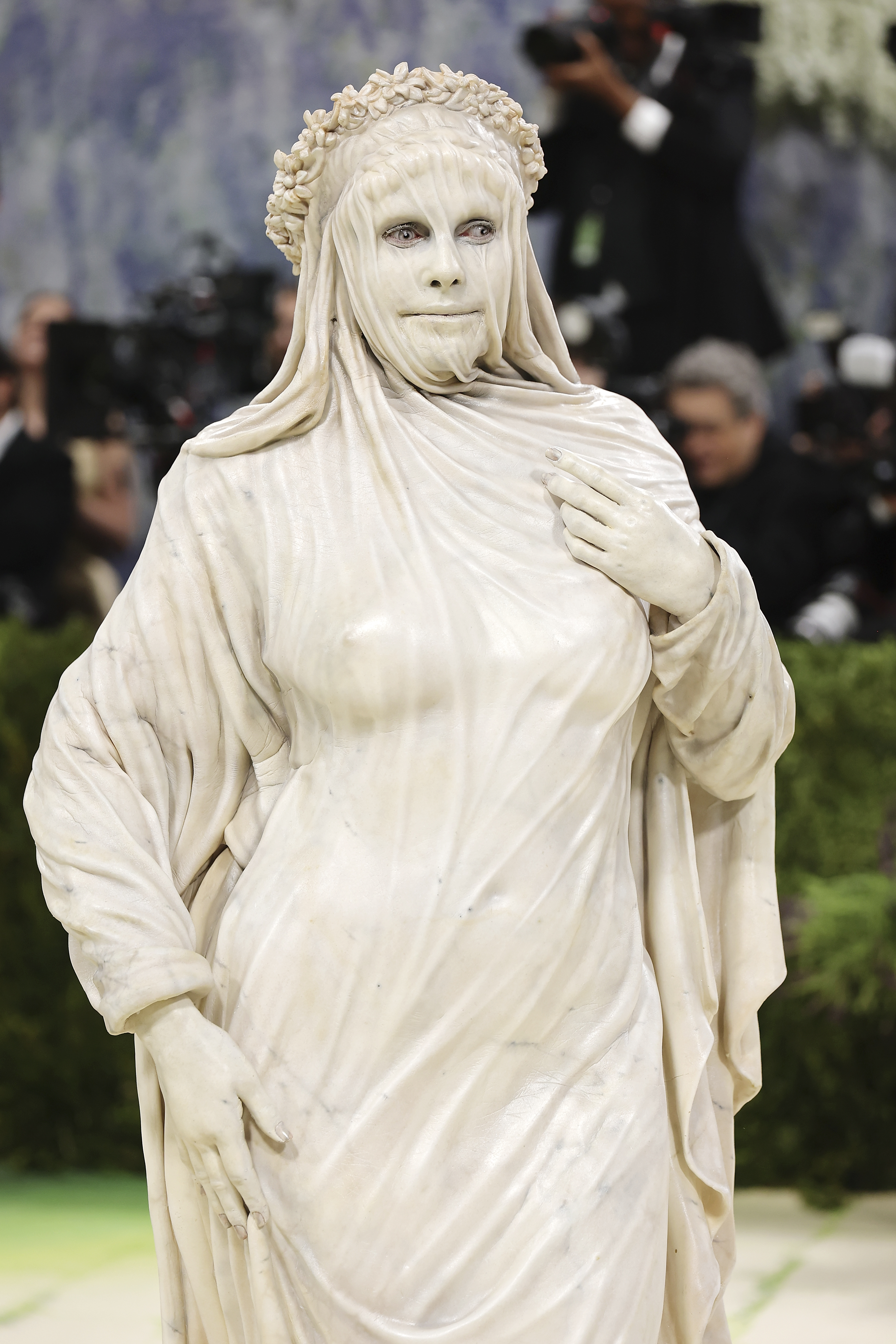 <p>Хайди Клум шокира с артистична мраморна визия на Met Gala.</p>