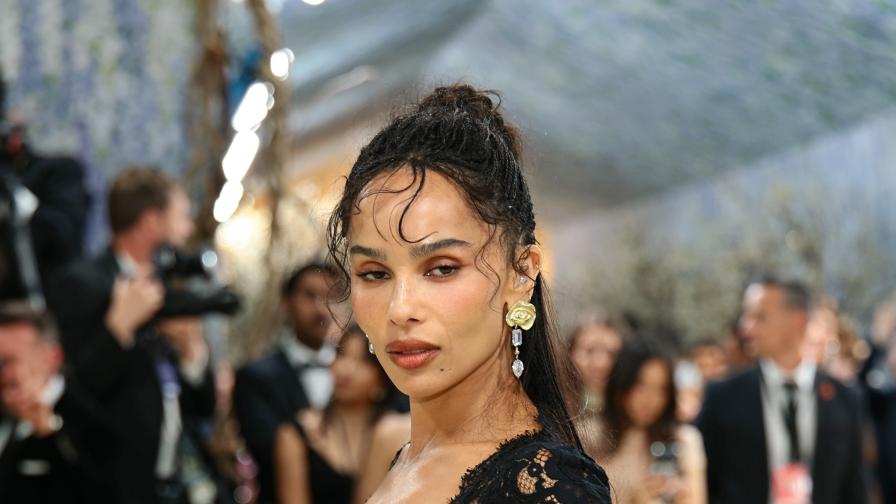 Зоуи Кравиц в черна дантела на Met Gala на...