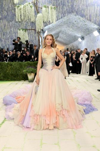 Блейк Лайвли превръща Met Gala в лична изповед на червения