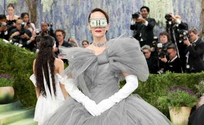 Най-зле облечените звезди на червения килим на Met Gala 2026