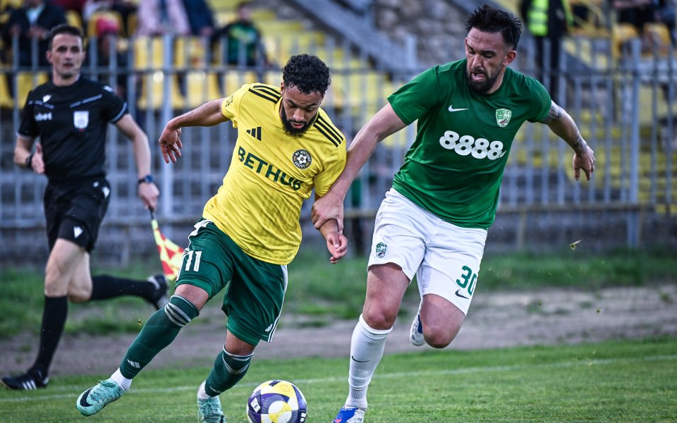 НА ЖИВО: Добруджа - Берое 0:1, гол на Валбуена