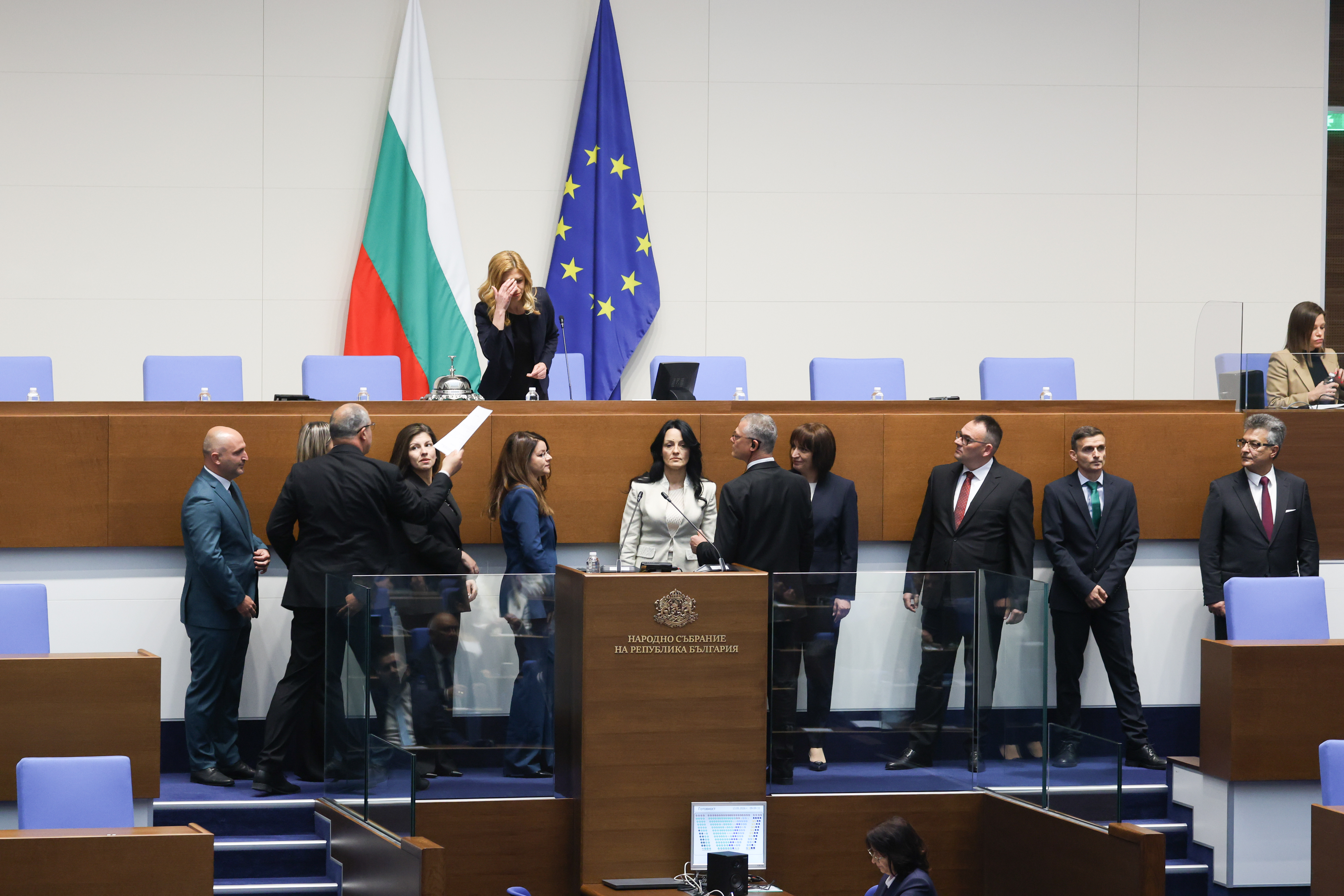 <p>Първо редовно заседание на кабинета "Радев".</p>