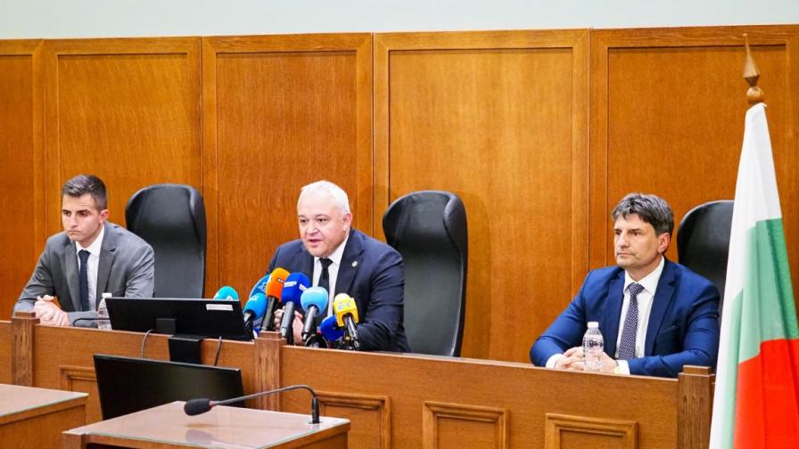 Лични карти и нотариални актове за имоти за 5 млн. евро, открити в София