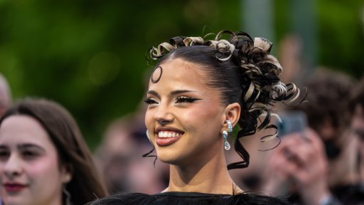 <p>DARA:&nbsp;Няма магия - има по 9 часа работа на ден и никаква омраза</p>