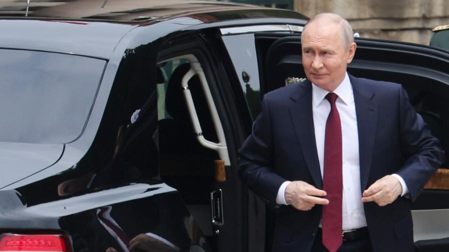 Блясък, „Аурус“ и почетна гвардия – как Си...