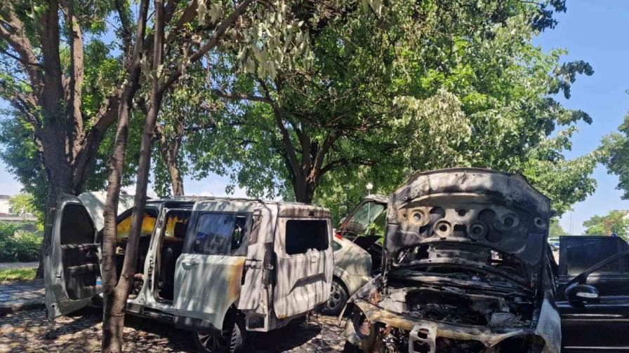 Кола се запали в движение и подпали паркиран автомобил в Пловдив