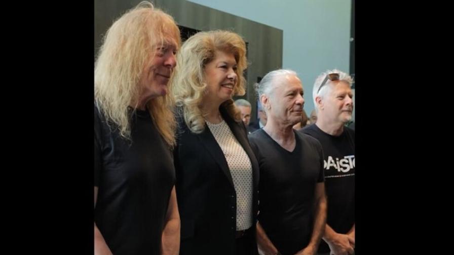 Президентът Илияна Йотова се срещна с Iron Maiden