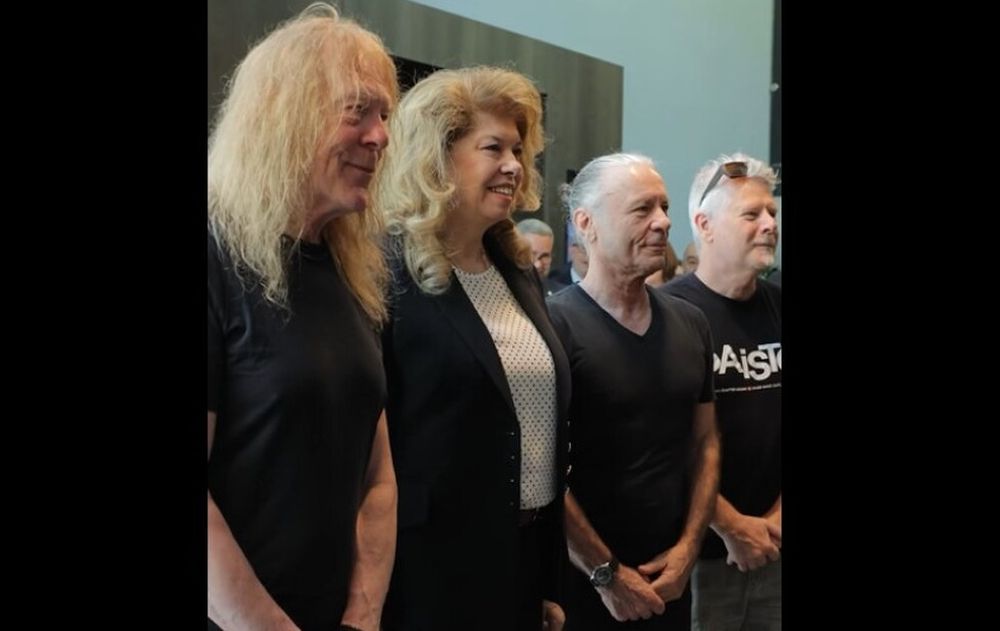 Президентът Илияна Йотова се срещна с Iron Maiden