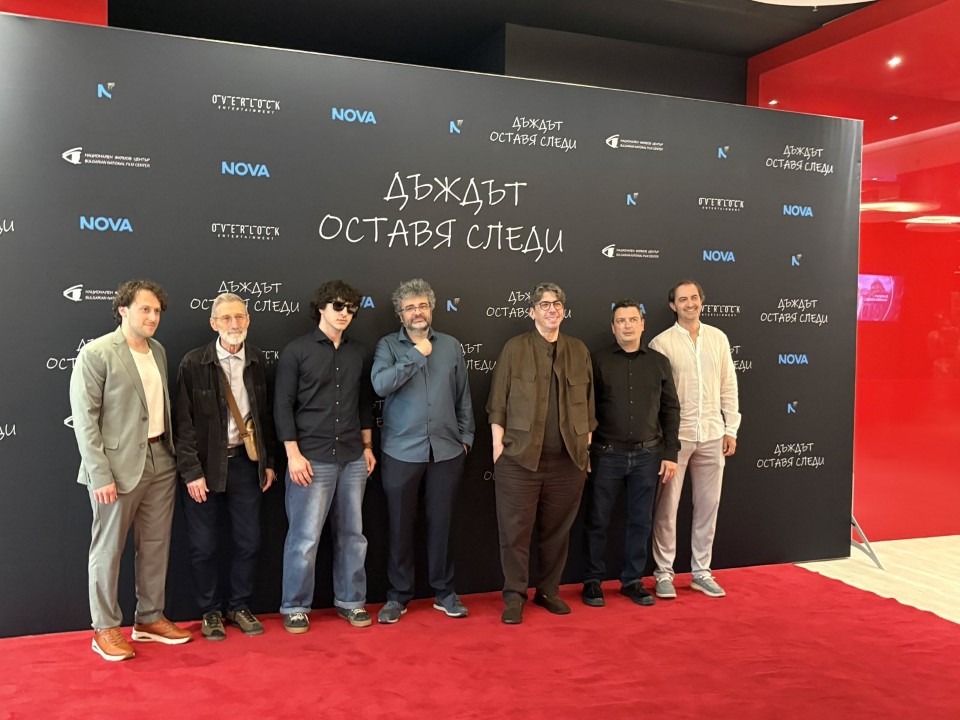<p>Официална премиера с червен килим за криминалната поредица &bdquo;Дъждът оставя следи&ldquo;</p>