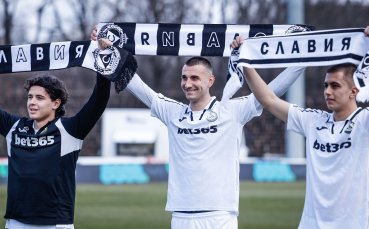 Славия официално се раздели с двама