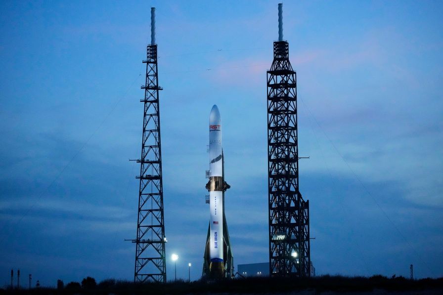 Ракетата New Glenn на Blue Origin експлодира на стартовата площадка