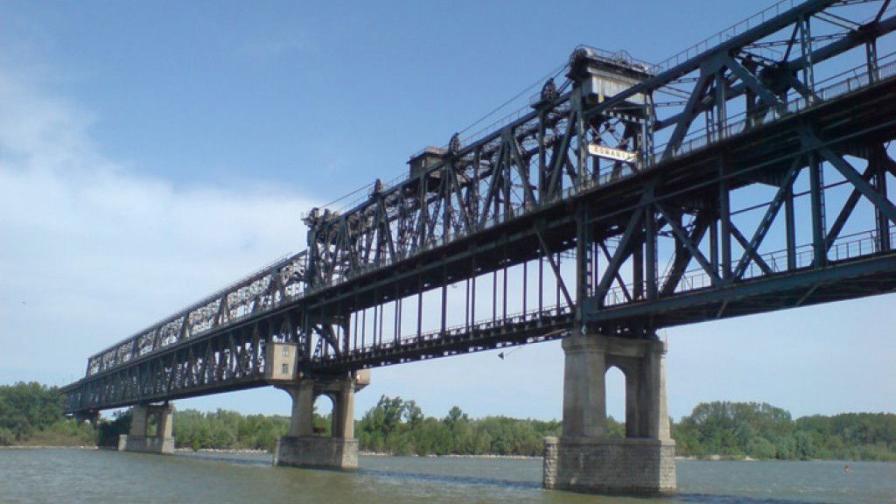 Внимание, шофьори! Спират движението по "Дунав мост" при Русе