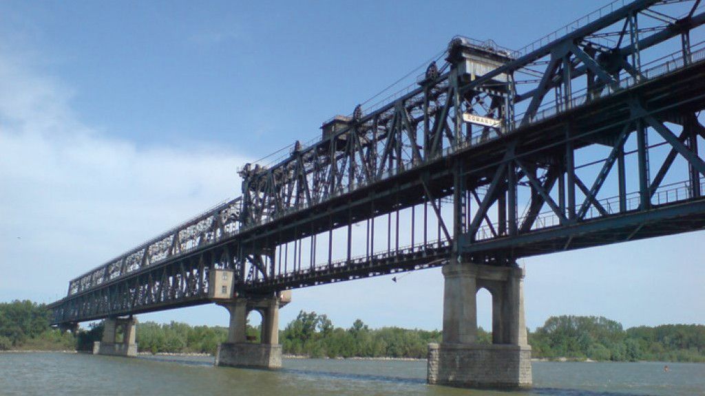Внимание, шофьори! Спират движението по "Дунав мост" при Русе