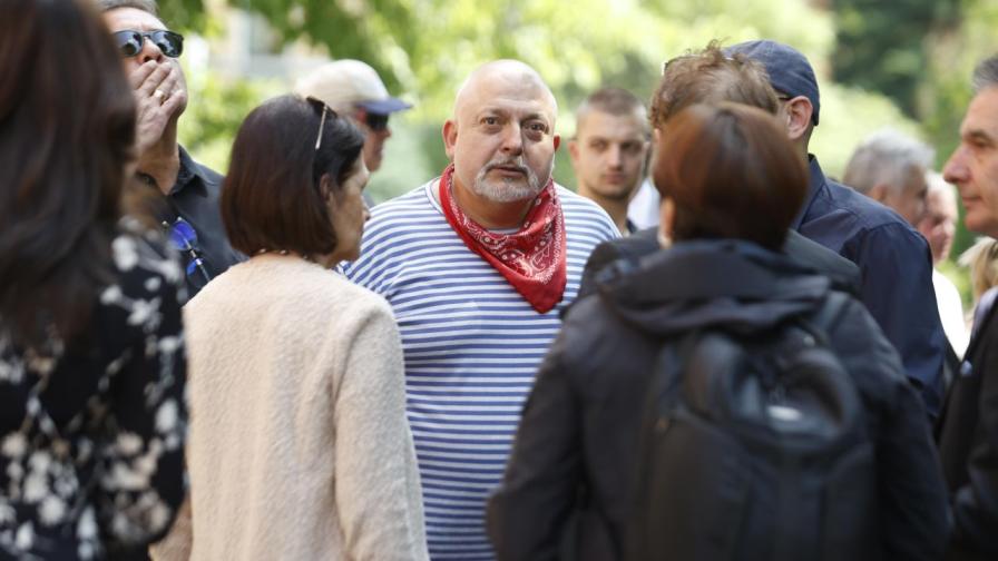 Любен Дилов син поклонение