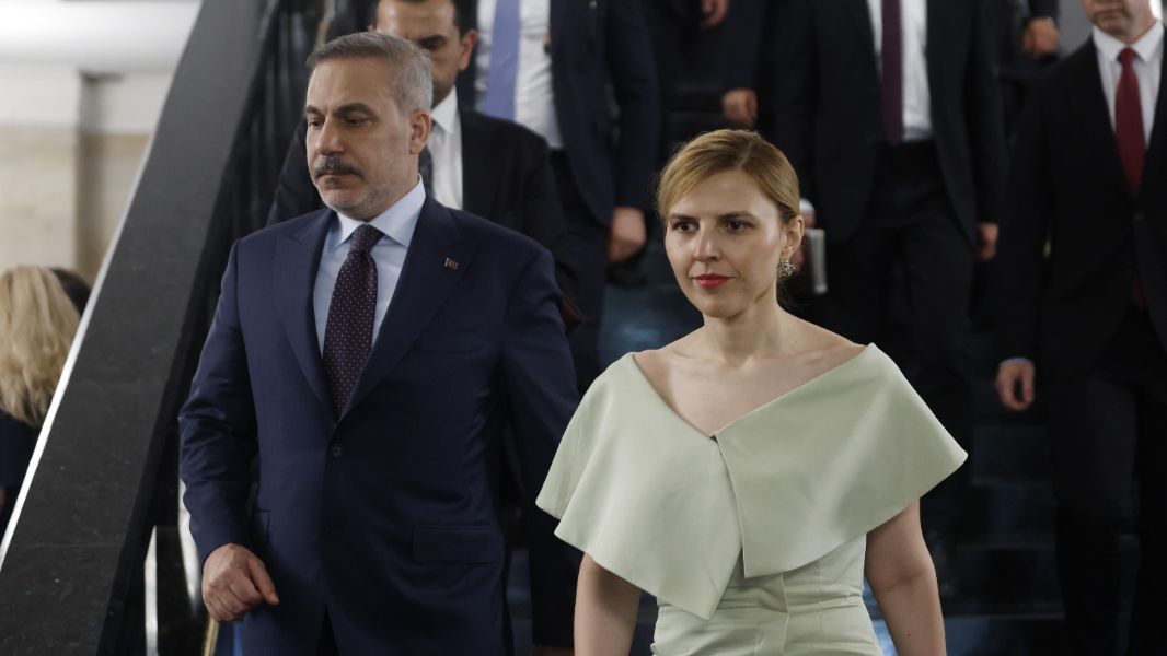 <p>Визията на Велислава Петрова на срещата с Хакан Фидан.</p>