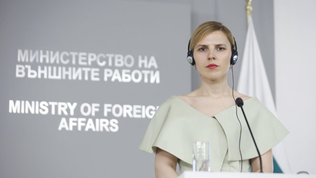 <p>Визията на Велислава Петрова на срещата с Хакан Фидан.</p>