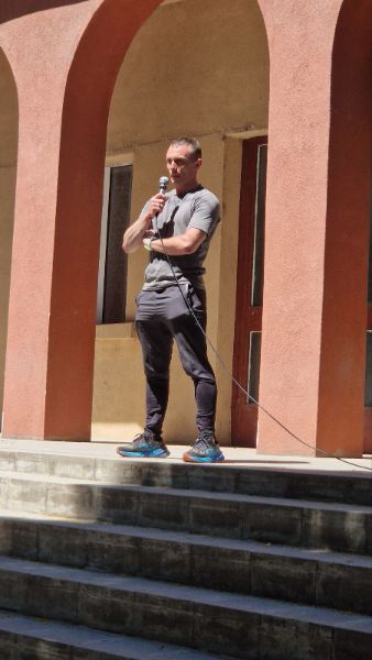 <p>Протест в село Лесново срещу агресията заради шепа череши.</p>