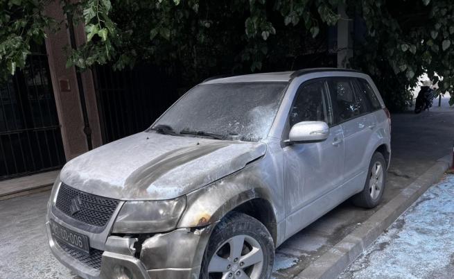 Запалиха коли на българското посолство в Скопие