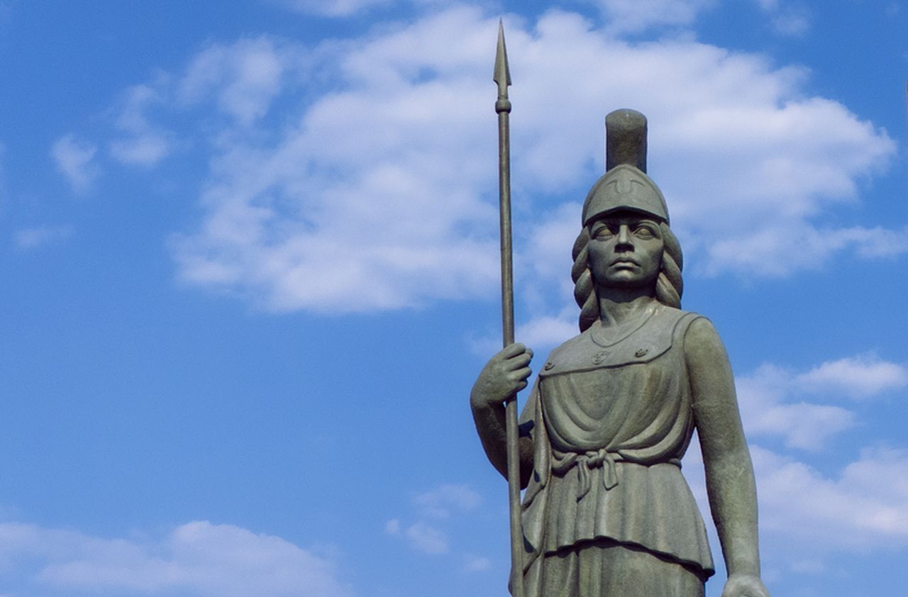 <p>Минерва е богинята на мъдростта и стратегическото мислене, както и покровителка на медицината, науката и занаятите. Всички тези теми отразяват твоята зрялост, прогресивна енергия и способността ти да бъдеш гласът на разума във всяка ситуация.</p>