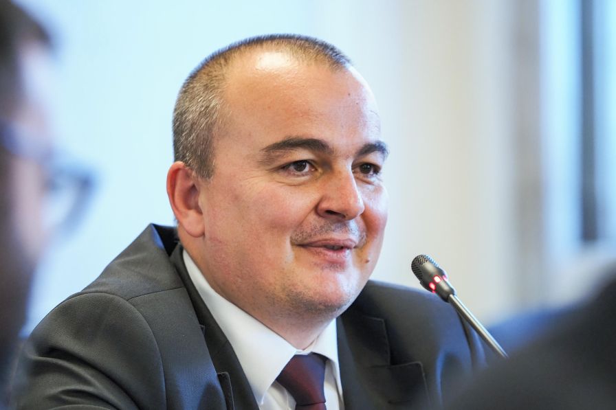 Абровски: Правителството отпуска €170 млн. за фермерите и лаборатория за розовото масло